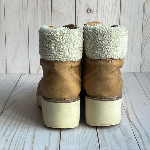 DV by DOLCE VITA Cream & Tan Girls Ankle Boots Size 5 - Picture 5 of 16